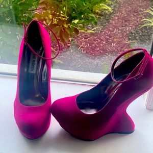 Steve Madden pink wedge.